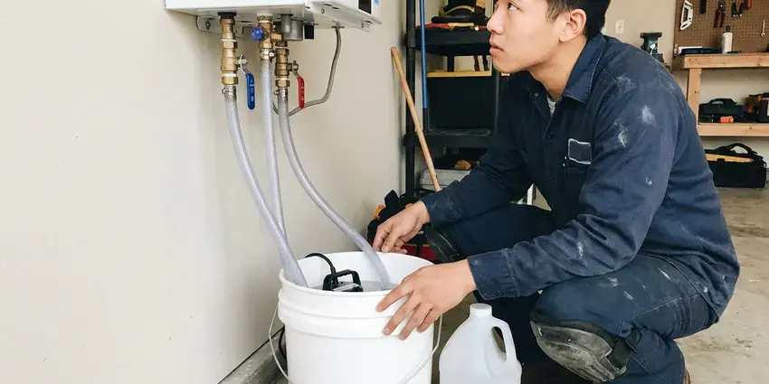 Tankless Water Heater Maintenance in Des Moines
